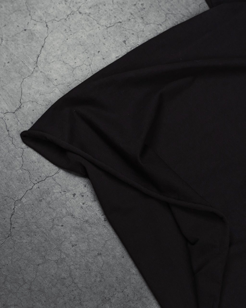 Guns Out Tee - Black